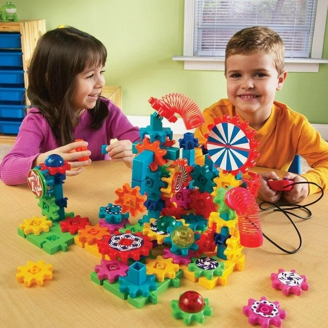 Learning Resources Gears! Gears! Gears! Lights & Action Building Toy Set with 121 Pieces- Preschool Toy, Educational Gift for Boys Girls Ages 3 4 5+ Year Old